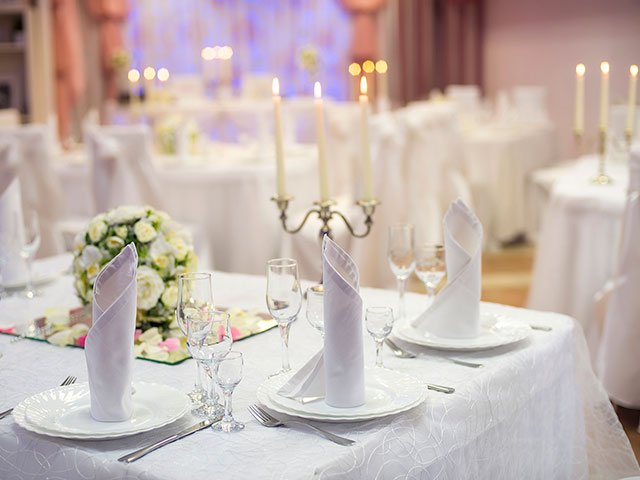 Как сервировать свадебный стол?